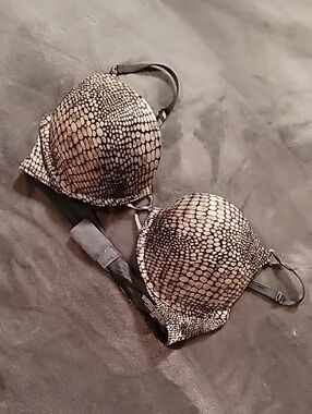 Nwot Victoria Secret Miraculous Bra